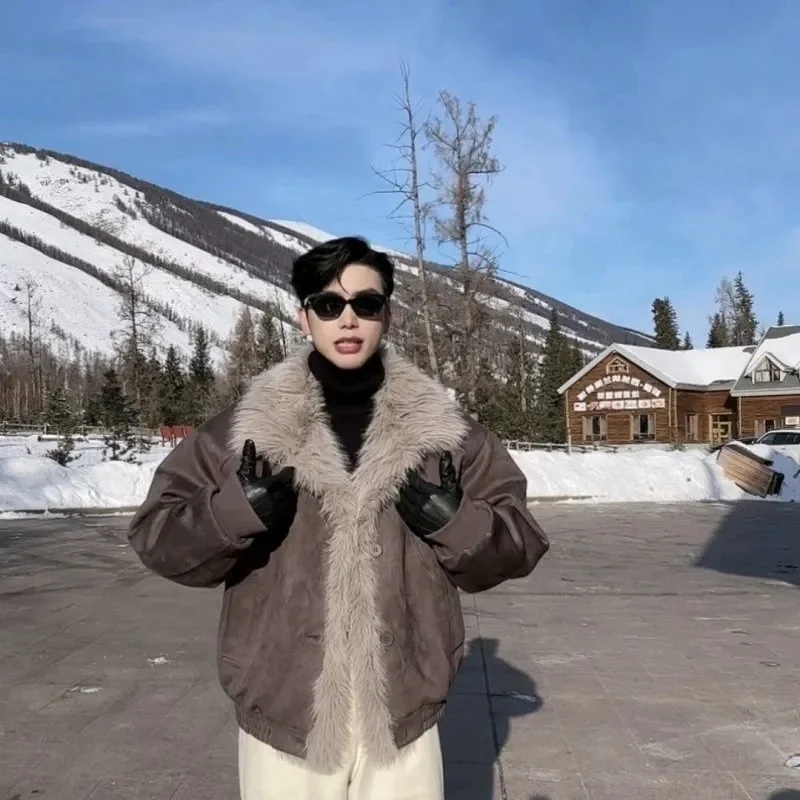 

2025 Winter Trendy Mountain Hawk New Style Faux Fur One-Piece Thermo-Insulated Shortened Jacket With Lapel Flair Women