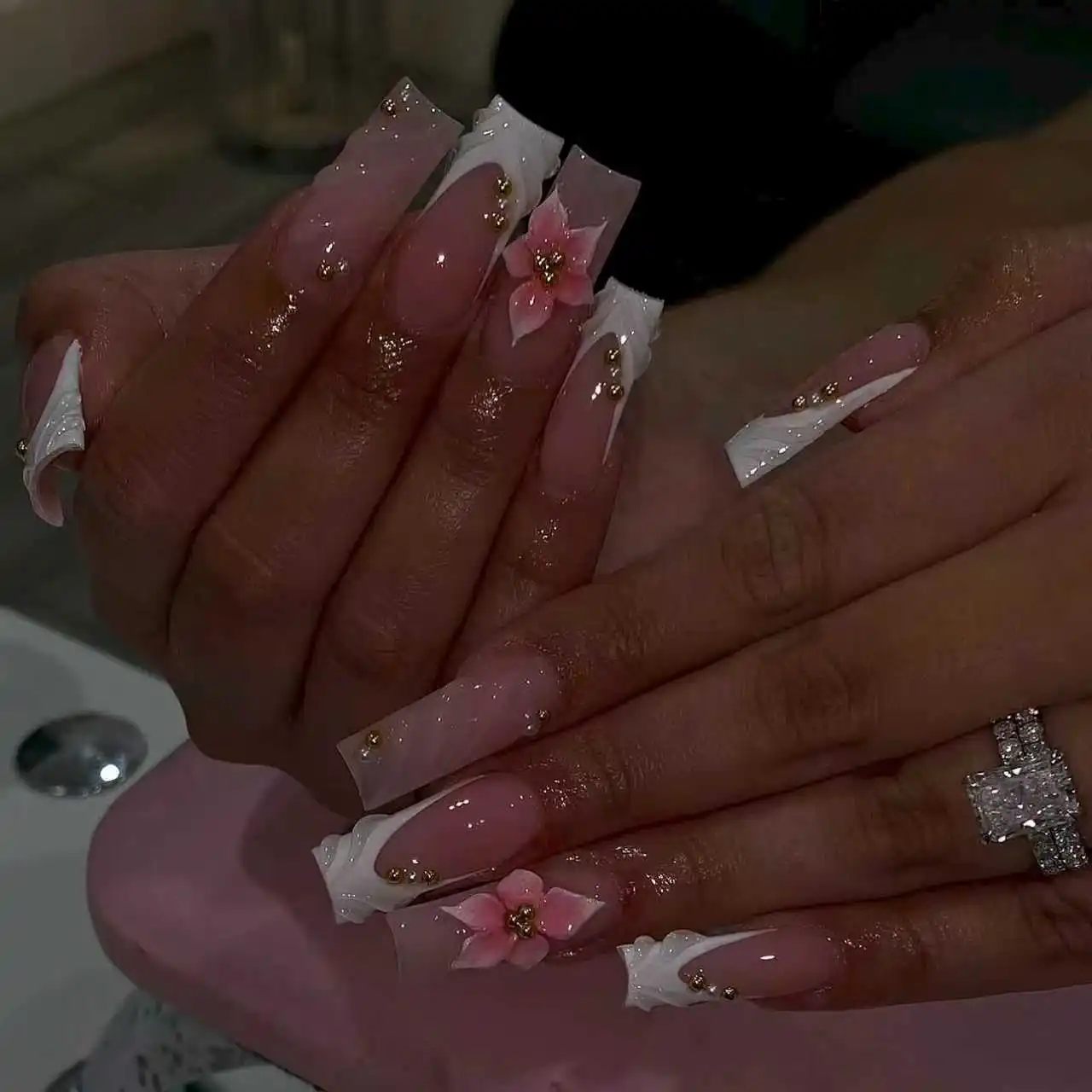 

24pcs Square False Nail Flower Pattern French Nails Sets Press on Wearable Ripple Design Nails Coffin Nude Color Stick on Nail