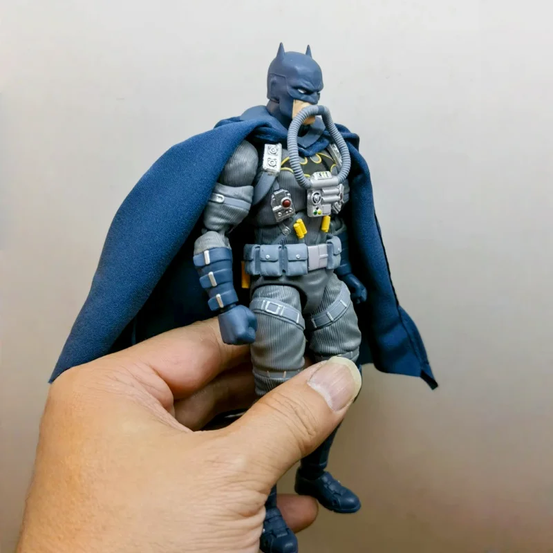 in stock MEDICOM MAFEX 166 Stealth Jumper Batman Action Figures Batman Anime Figure Giocattoli per ragazzi Bambola mobile da 6 pollici