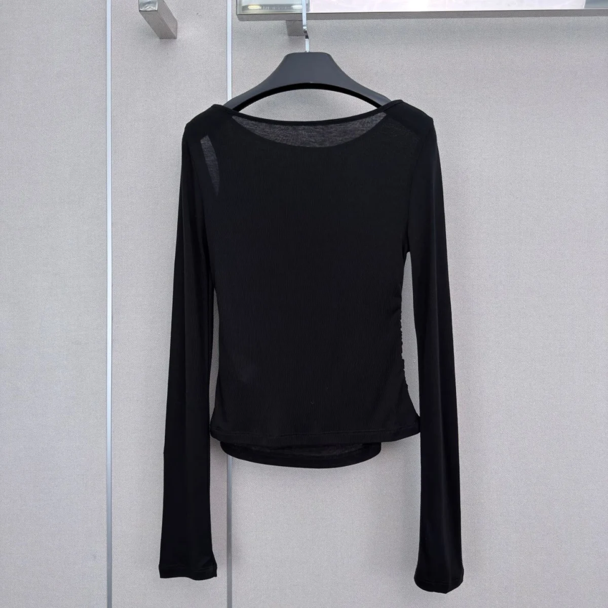 2026 high-quality women's single-sided off shoulder hollowed out pleated long sleeved base shirt--2026090193