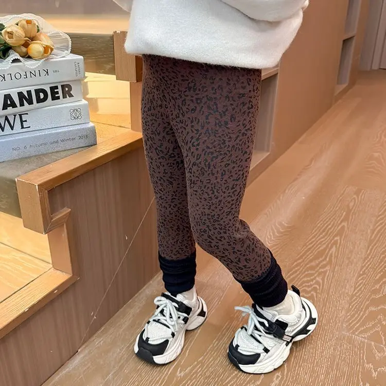 Girls' Fleece Leggings Autumn and Winter 2024 New Baby Girl Foreign Fashionable Leopard Print Pants Children's Winter Trousers