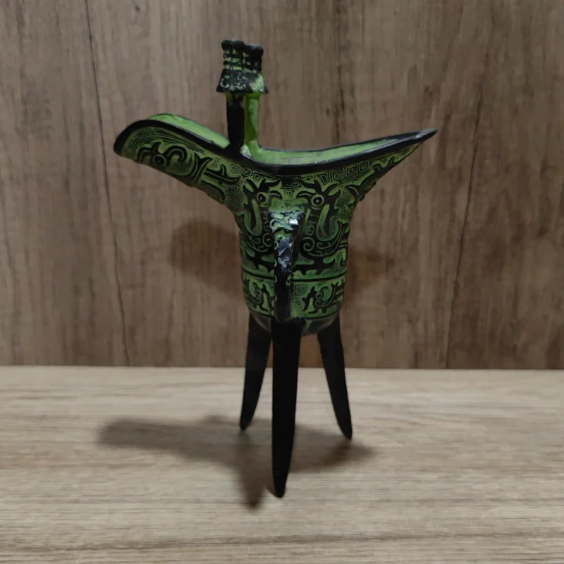 

Antique Bronze Retro Wine Vessel Ornament Chinese Style Wine Cup Antique Goblet Triangle Cup Photography Prop Nostalgic Decorati