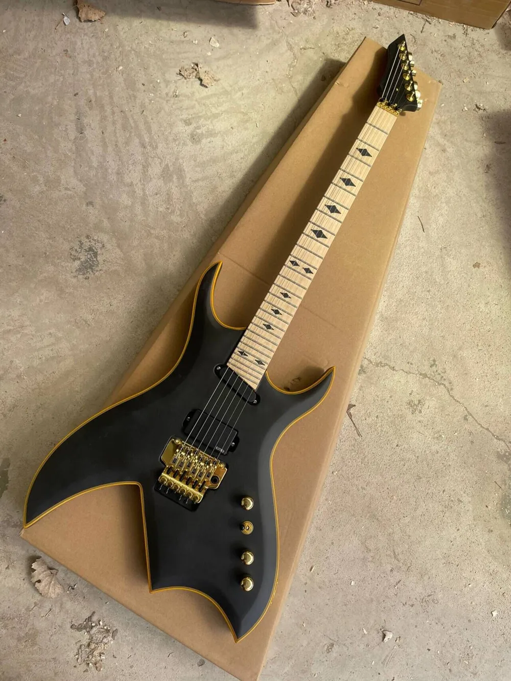 Black Body Electric Guitar with Gold Hardware,Maple Neck,Yellow Binding,Provide customized service