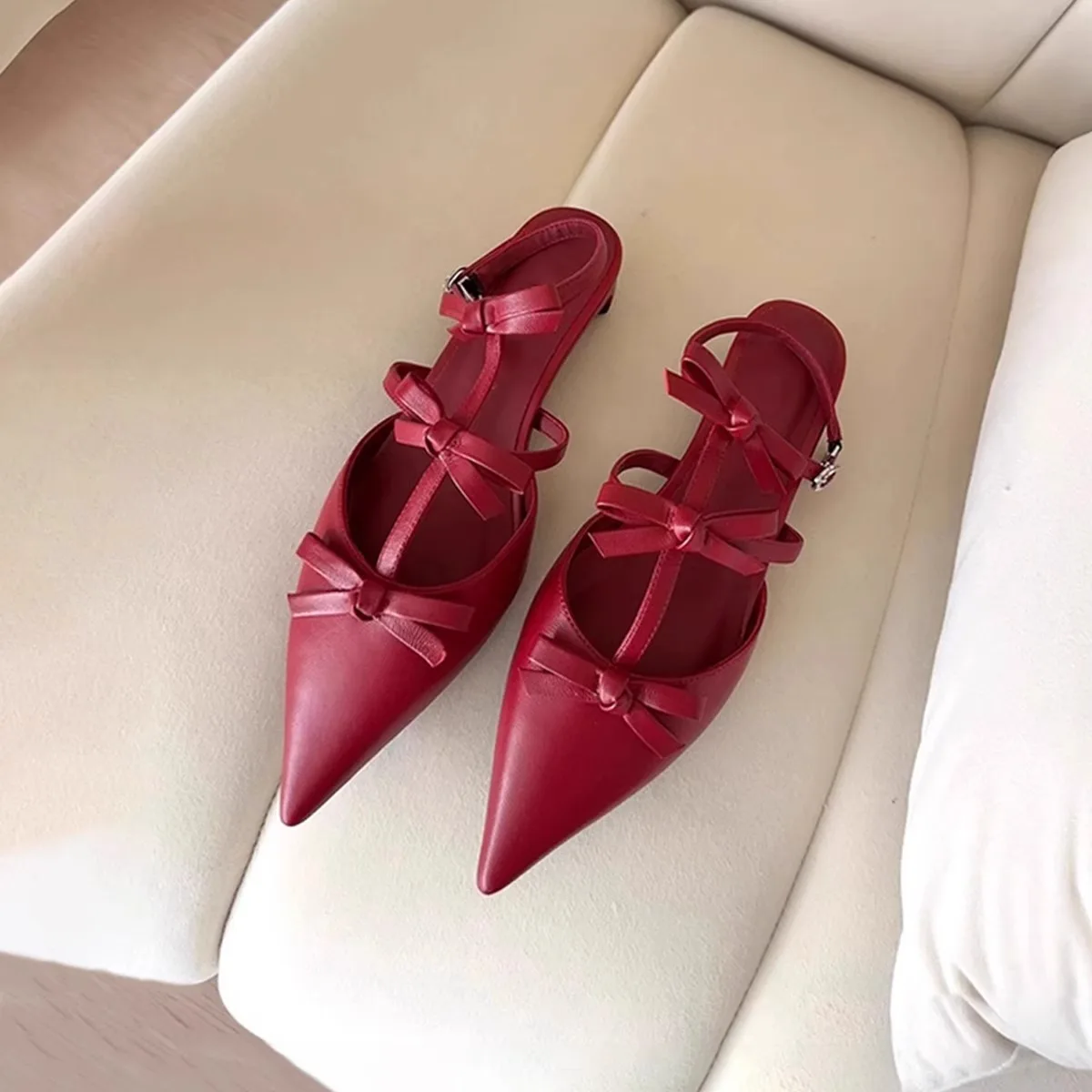 

Niche Bow Decorated Sandals Outdoor Wear Buckle Pointed Flat Shoes French Style Closed Toe Mules High-End Women Slippers