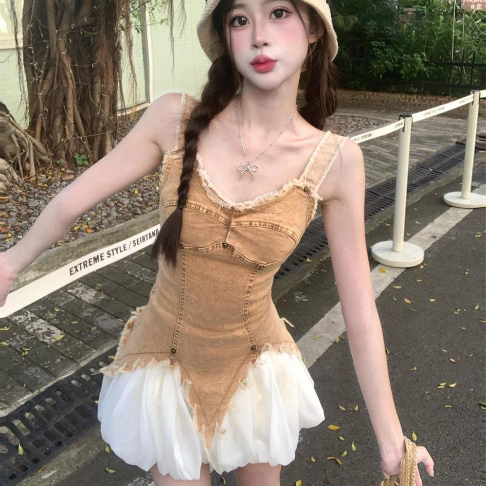 Conjunto de dos piezas de mezclilla estilo niña picante, cintura Irregular, sin mangas, camiseta sin mangas con tirantes, capullo de flor doblado, falda de medio cuerpo, conjunto de vaquero
