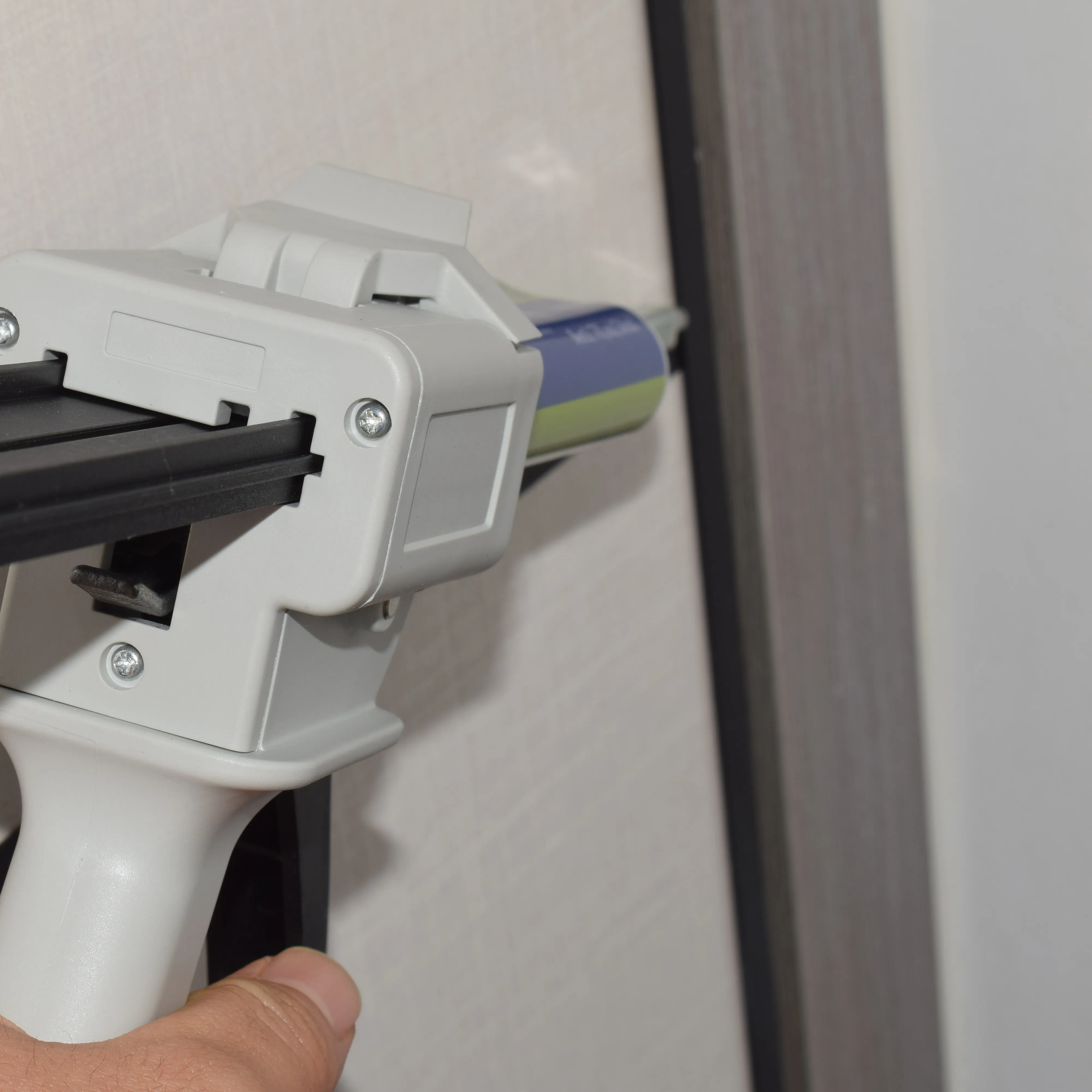 

1:1 AB Glues 50ml Transparent Adhesive Clear Epoxy Glue & 50ml 1:1 Dispensing Gun Adhesive Gun Applicatior & 2pcs Mixing Nozzles