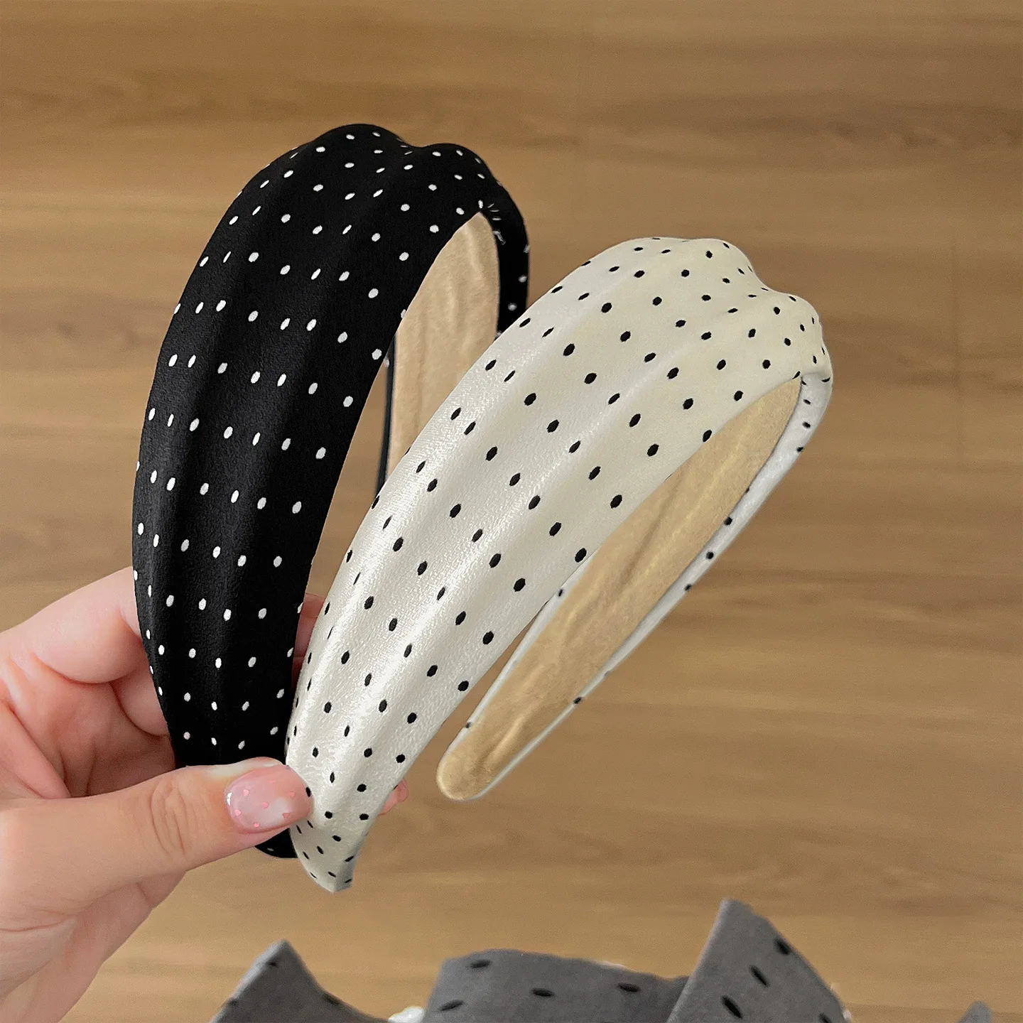 

Black White Polka Dots Wide Edge Headband Women's High Cranial Top Pressure Hair Headband Personalized Fashion New Hairpin