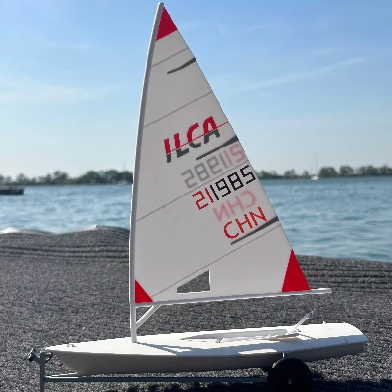 Model żaglówki drukowany w 3D na poziomie ILCA, model żaglówki wyścigowej z poziomem laserowym, precyzyjny statyczny model statku kolekcjonerskiego z ramą łodzi.