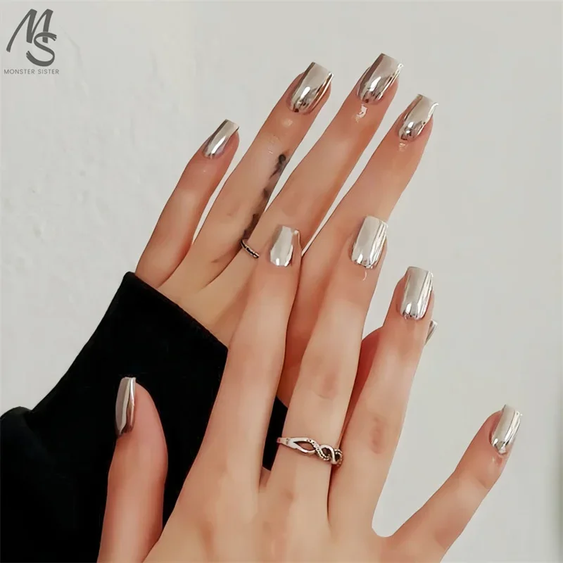 24 Pcs Glossy Fake Nails Pressed Nails Chinoiserie  Reusable Wearing Nails Light Luxury Ins Silver Short Square Retro Sweet