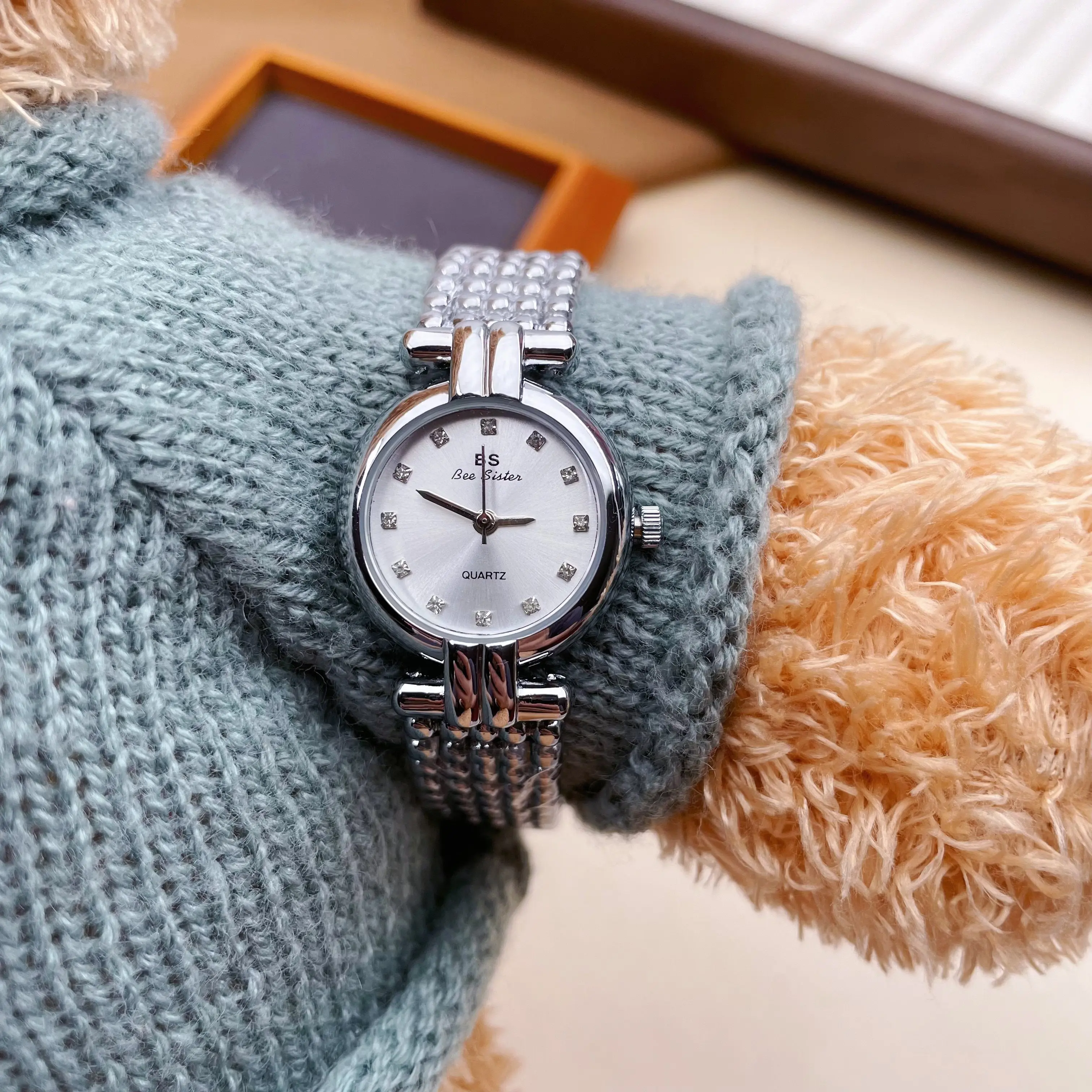 New Ball-Bead Bracelet Style Watch For Women, Vintage And Simple Design, Elegant Round Dial, Perfect As A Gift For Ladies.