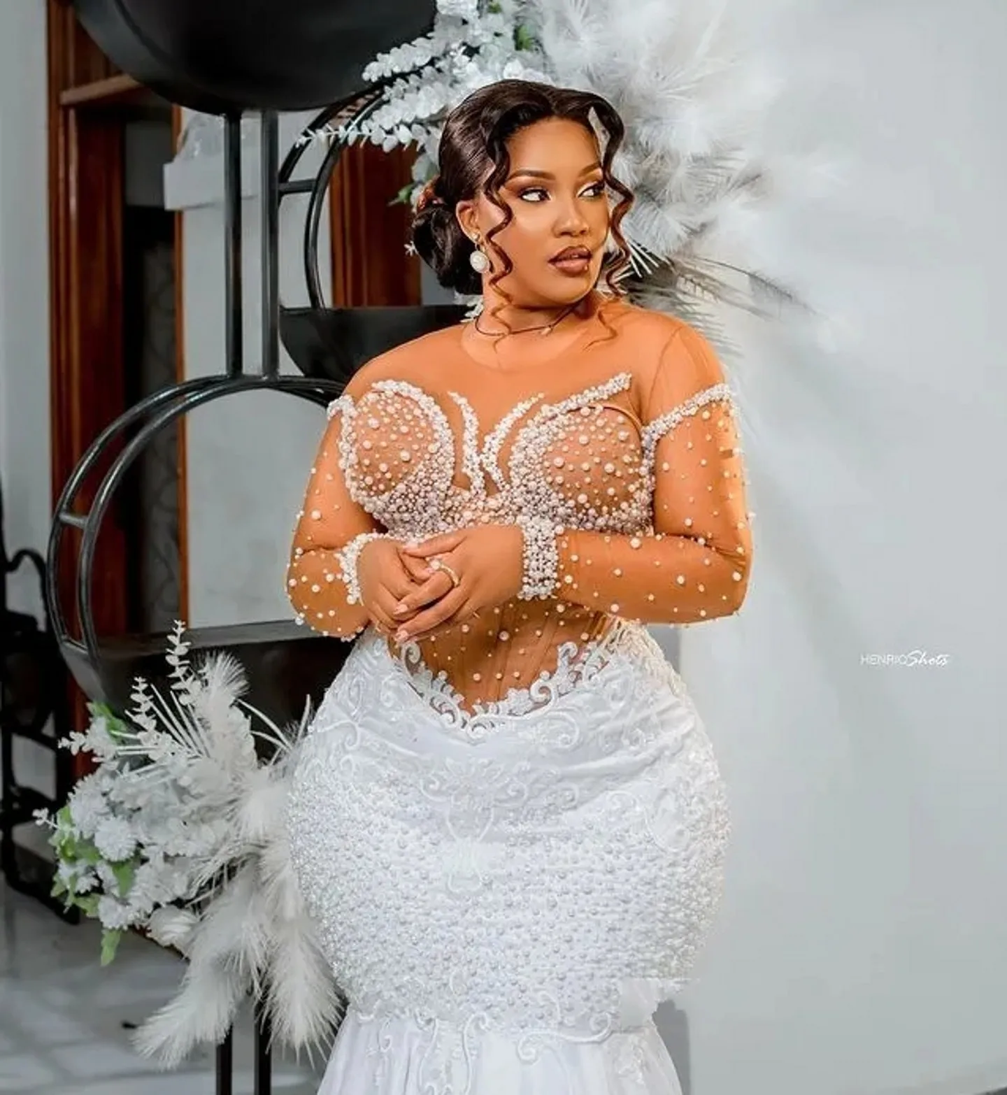 

Plus Size African Wedding Dress 2025 Illusion Sheer Neck Long Sleeves Beaded Lace Pearls Mermaid Bride Gowns Vestidos De Novia
