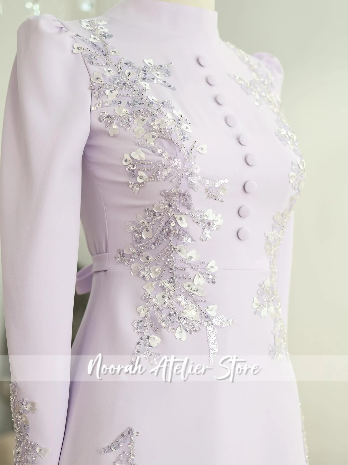 فستان سهرة فاخر للنساء المسلمات مزين باللون الأرجواني الأنيق الجديد 2025 فستان المشاهير في دبي بأزرار فستان فيستدوس مخصص