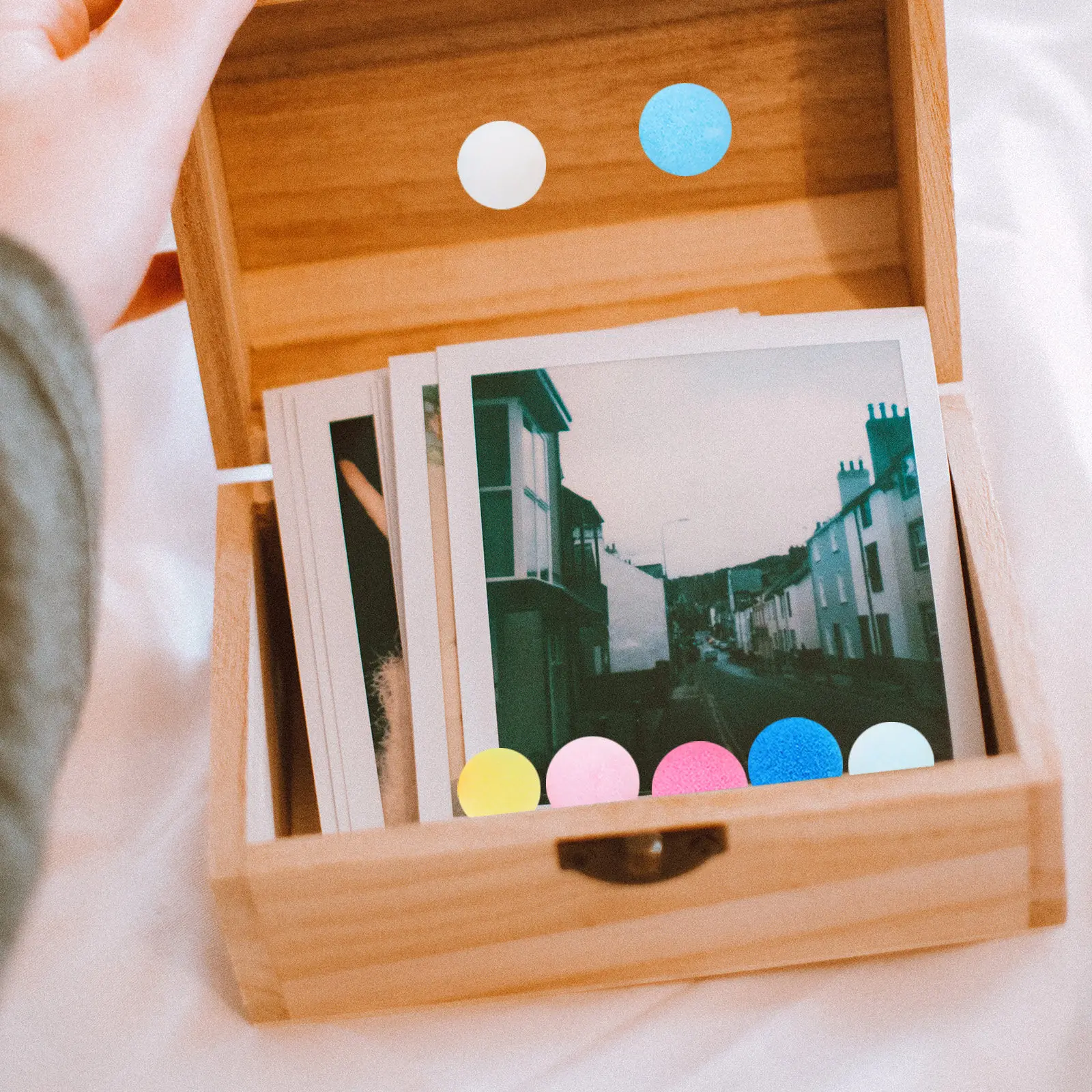 

100Pcs Colorful Pom Pom Balls Macaron Shade Assorted Dimensions Robust Craft Decor Supplies for DIY Projects Kids Crafting Home