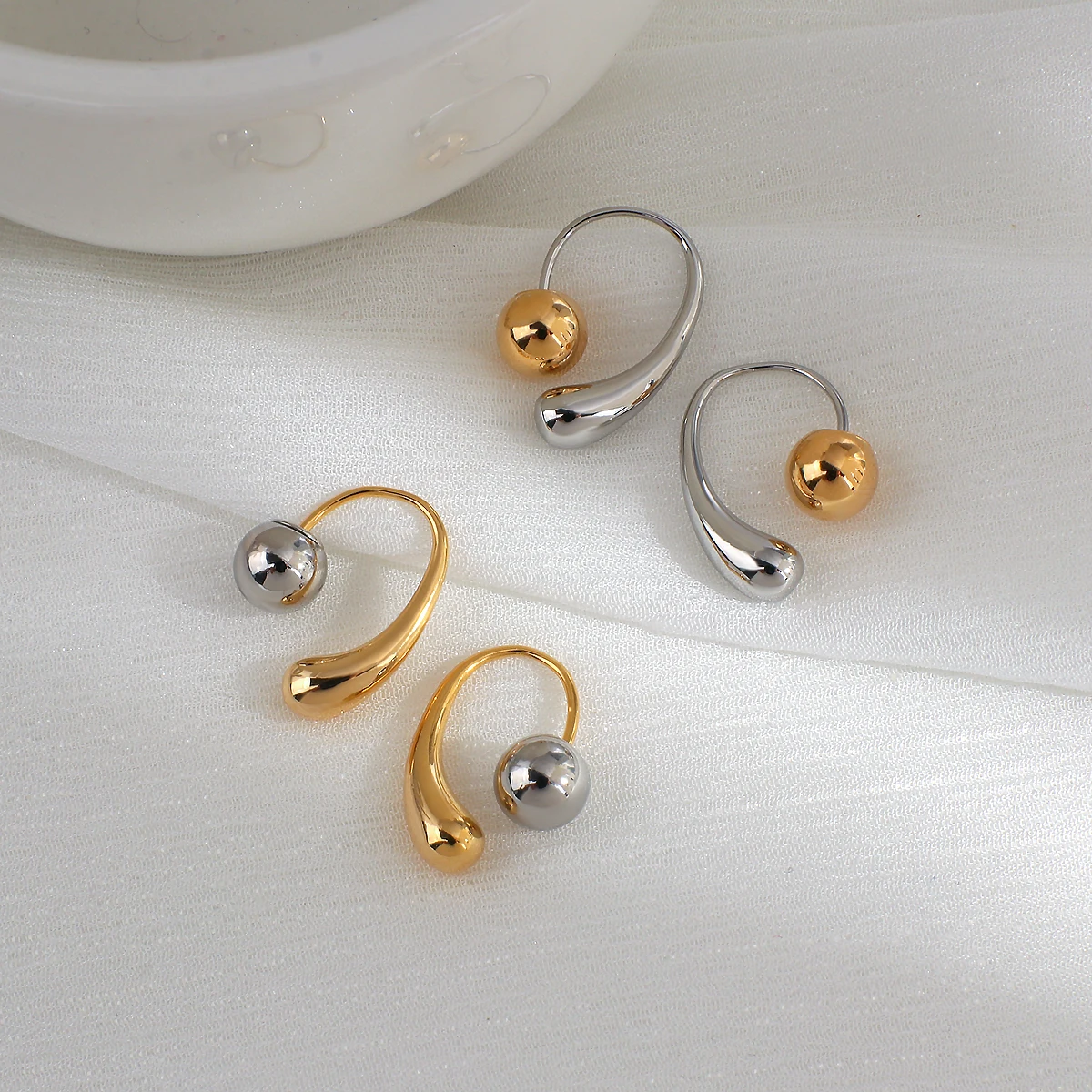 Greatera New Design Metal Curved Waterdrop Earrings for Women Gold Color Copper Alloy Ball Drop Earrings Party Jewelry 2022