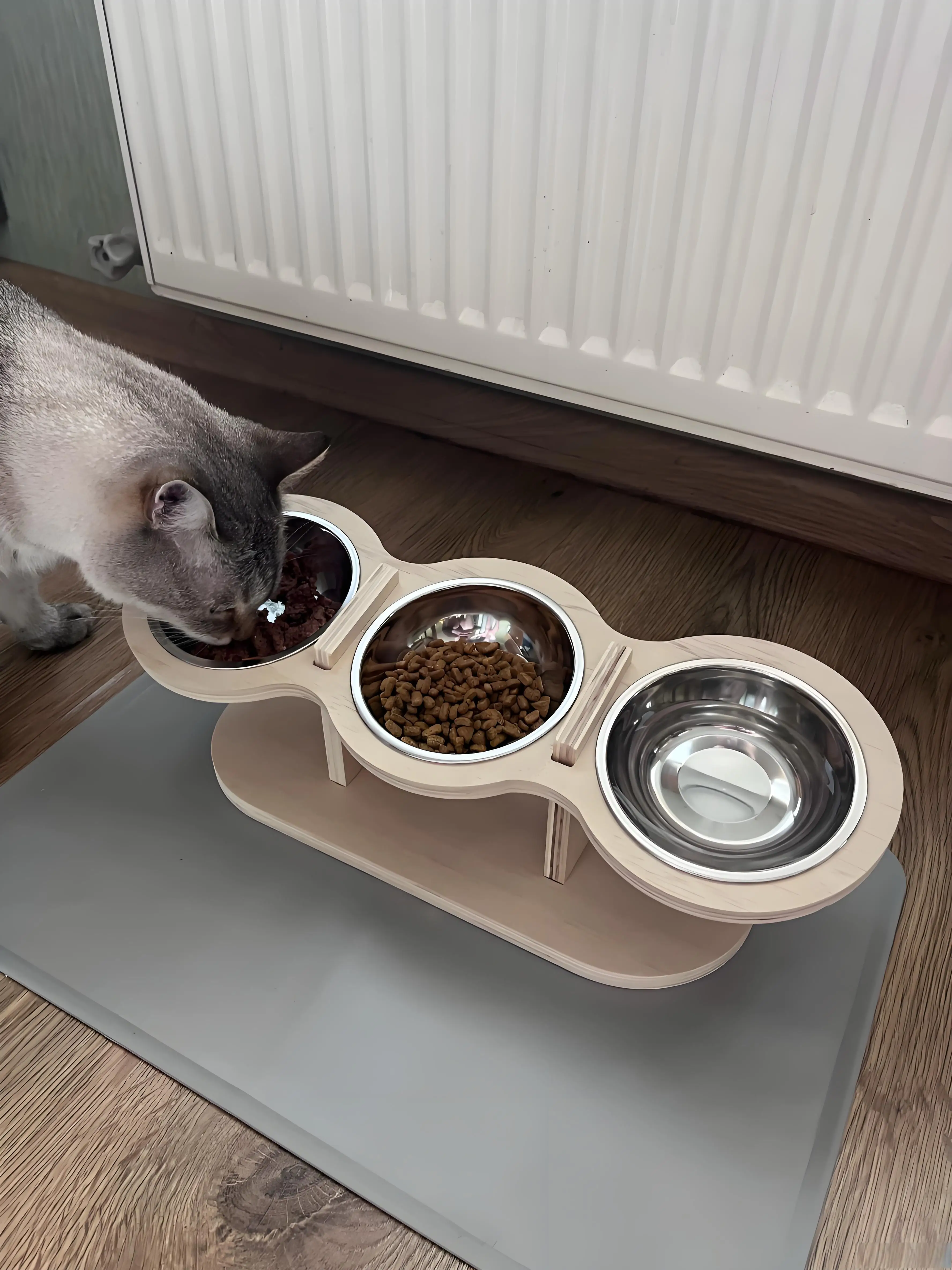 Bols surélevés pour chat, mangeoire surélevée sur pied en bois avec 3 bols en acier inoxydable, fournitures d'alimentation et d'arrosage pour
