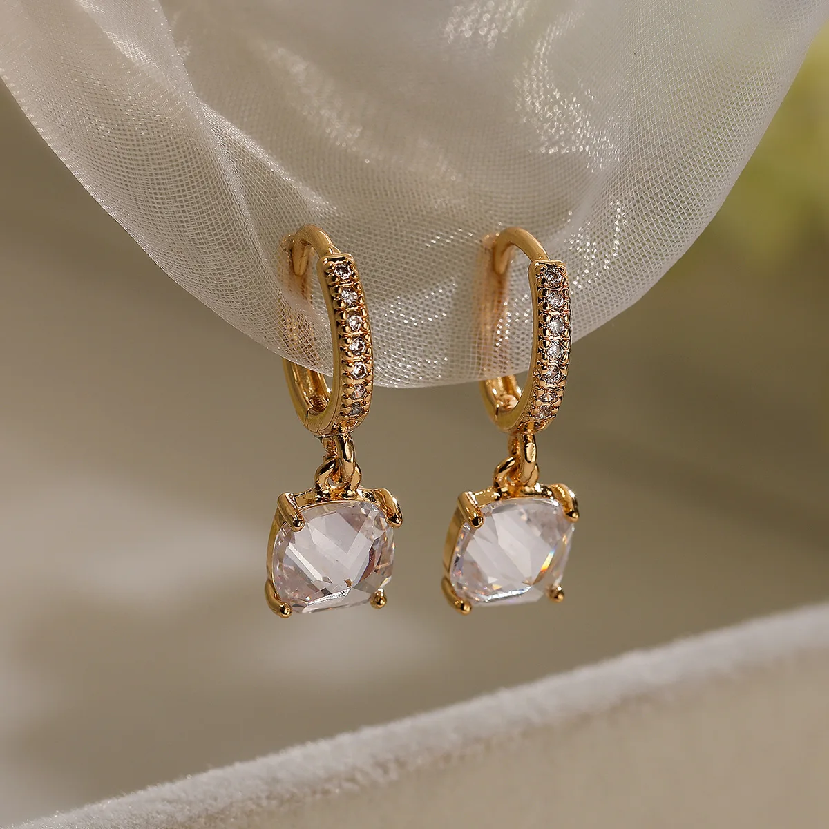 GANPUP Luxuriöse farbige AAA-Zirkonia-Ohrhänger für Damen, Nischenmode-Ohrschmuck, Accessoires, Geschenk für Partys – Detail 3