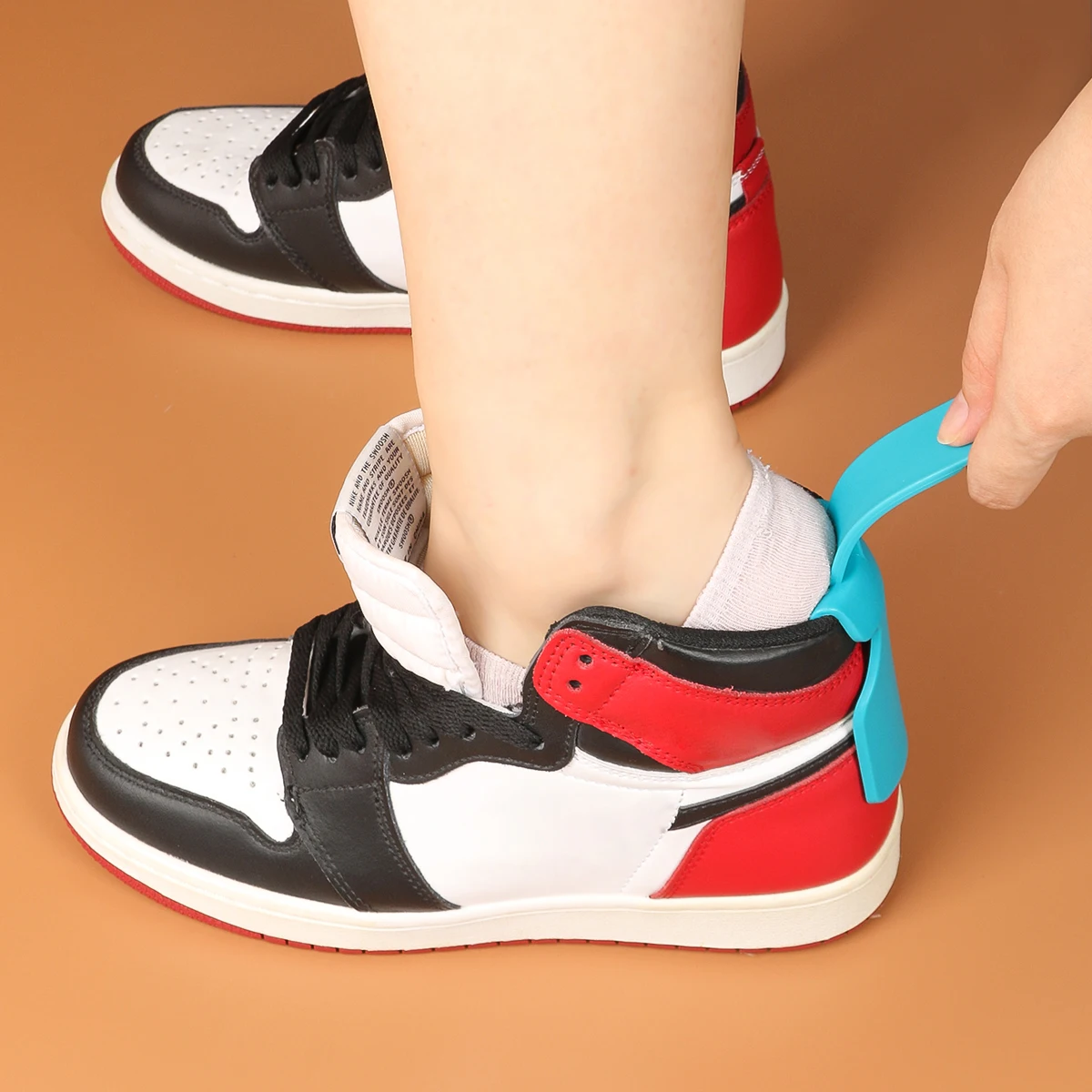 2Pcs Lazy Shoehorn Plastic Colorful Unisex Wear Shoe Helper Easy On And Off Shoe Sturdy Sleep Aid Tool Shoe Accessories
