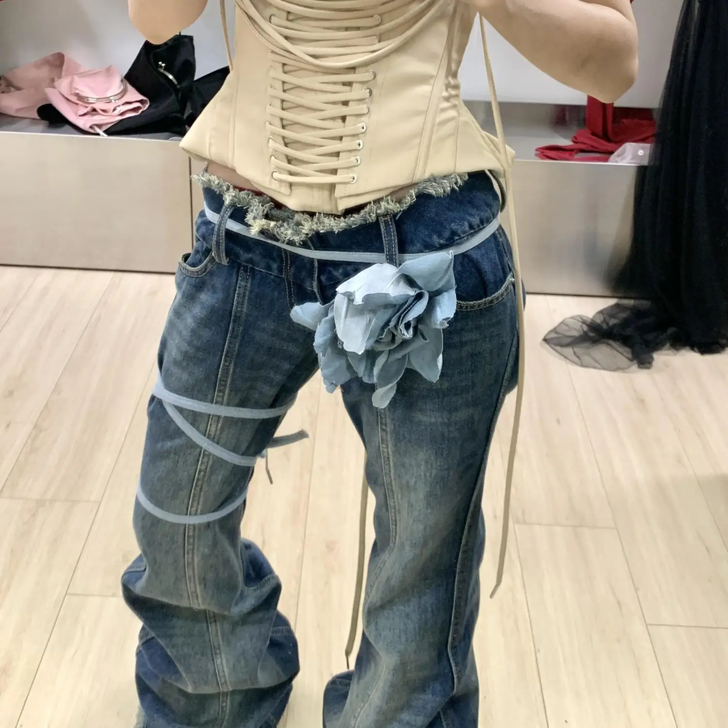 2024年春秋ヴィンテージ風ルーシュデニムフレアパンツ レディース Y2K風ローウエストスリムフィットベルボトムジーンズ ファッション