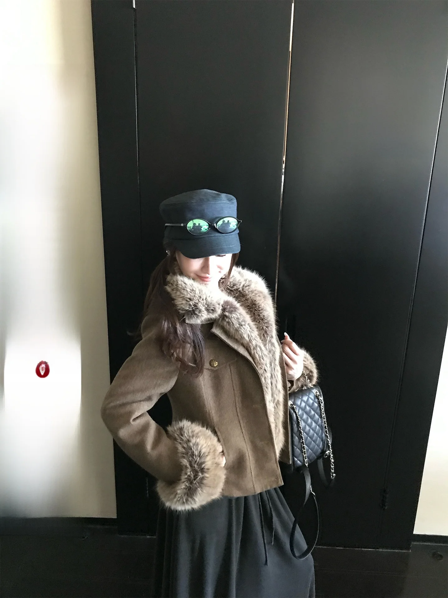 

Eco-Friendly Wool Blend Herringbone Pattern Jaet Skk Store Heisenberg Girl Faux Fur Inteated Light Luxury Women's Coat