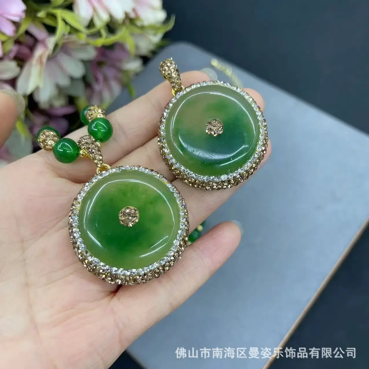 New natural chalcedony agate safety buckle sweater chain French vintage jewelry emerald necklace jewelry