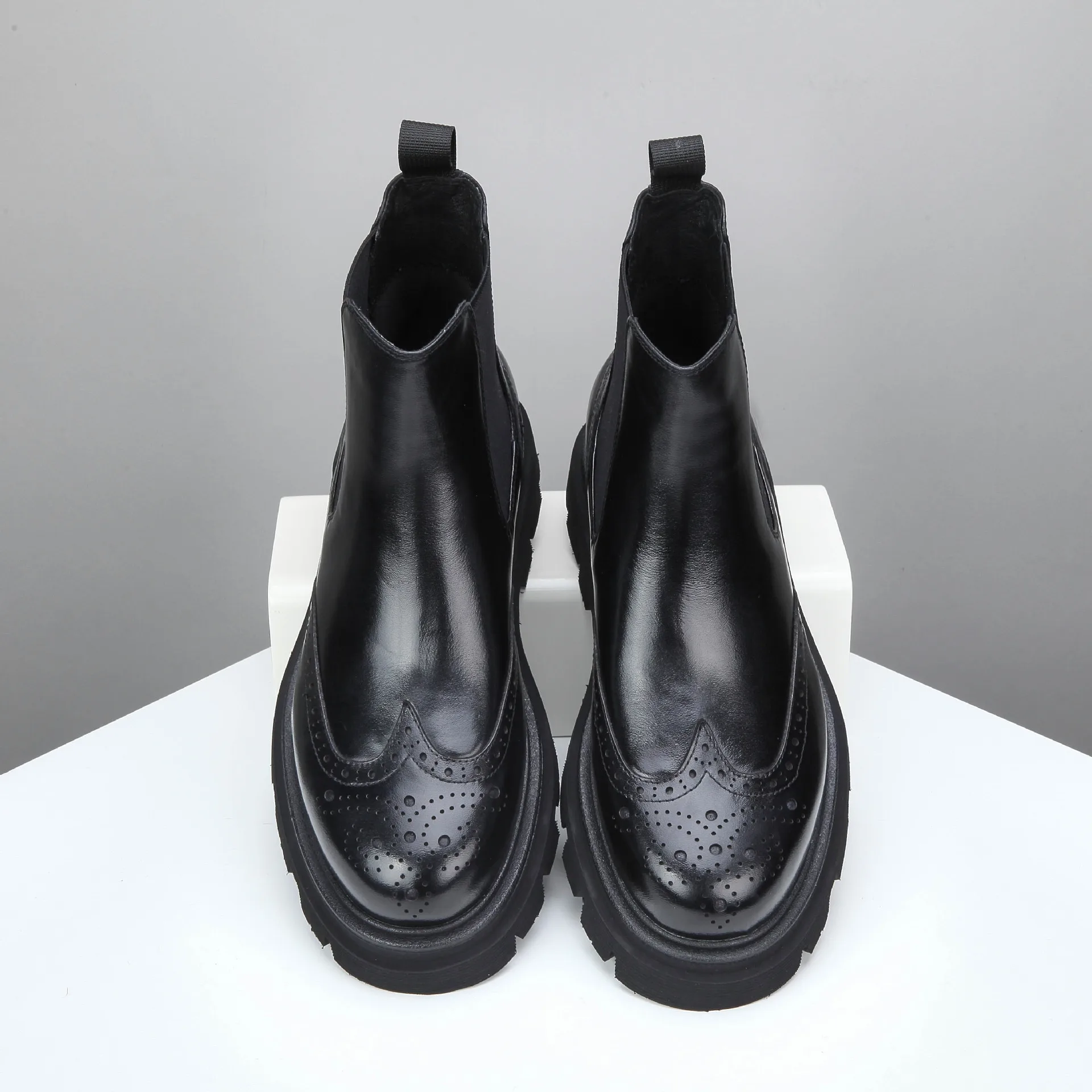 Brand Men Casual Shoes Genuine Leather Brogue Shoes For Man Ankle Boots Fashion Chelsea Vintage Luxury Designers Outdoor Work