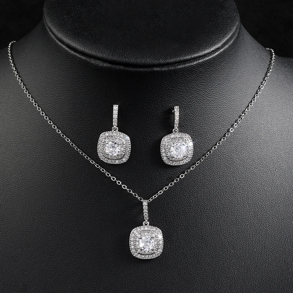 ZAKOL Klassisches geometrisches Zirkonia-Ohrring-Halsketten-Set für Frauen, glänzender Zirkon, quadratisch, silberfarben, Hochzeit, Party-Schmuck