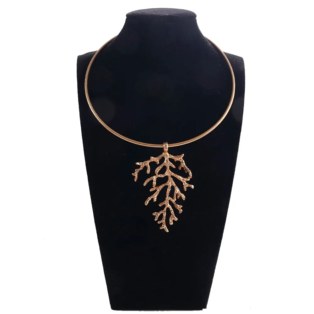 

Fashionable Metal Leaf-Shaped Pendant Necklace For Ladies Summer Beach Charm Jewelry Vacation Accessories