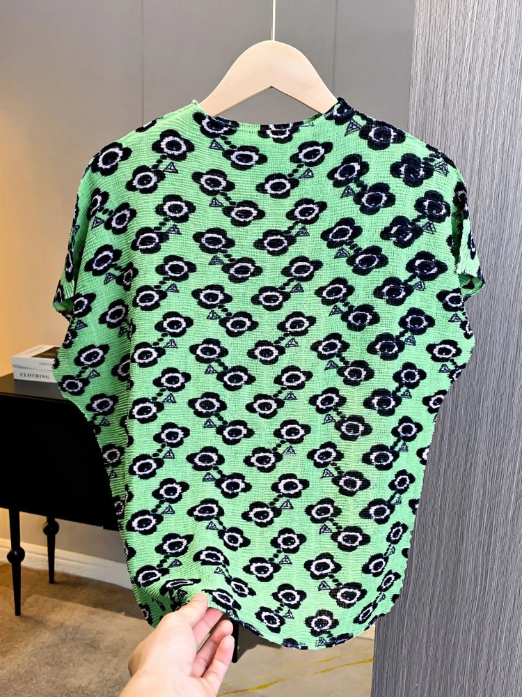 

Женский комплект с плиссированной юбкой миди с принтом, коротким рукавом, цветными вставками и элегантным подолом для офиса и повседневной носки