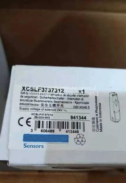 XCSLF3737312 Safety interlock switch