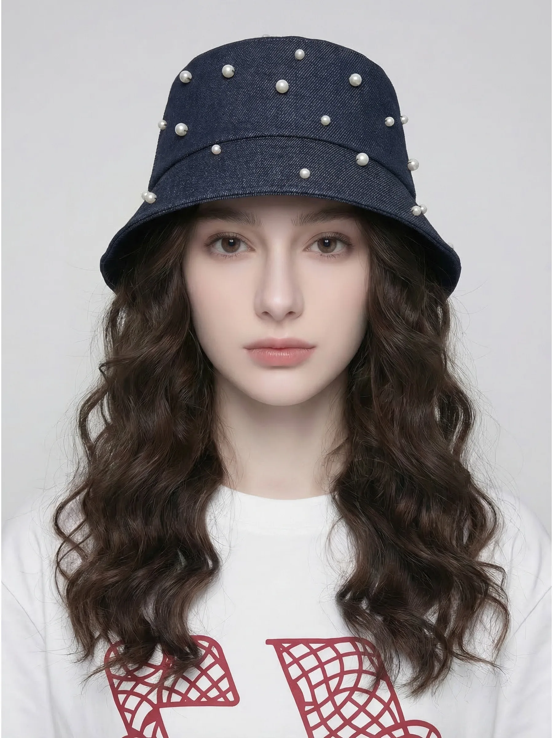 cappello-da-pescatore-in-denim-con-dettagli-in-perle-fatti-a-mano-primavera-2026-da-donna-a-tesa-larga-con-parte-superiore-arrotondata-elegante-versatile-che-valorizza-il-viso