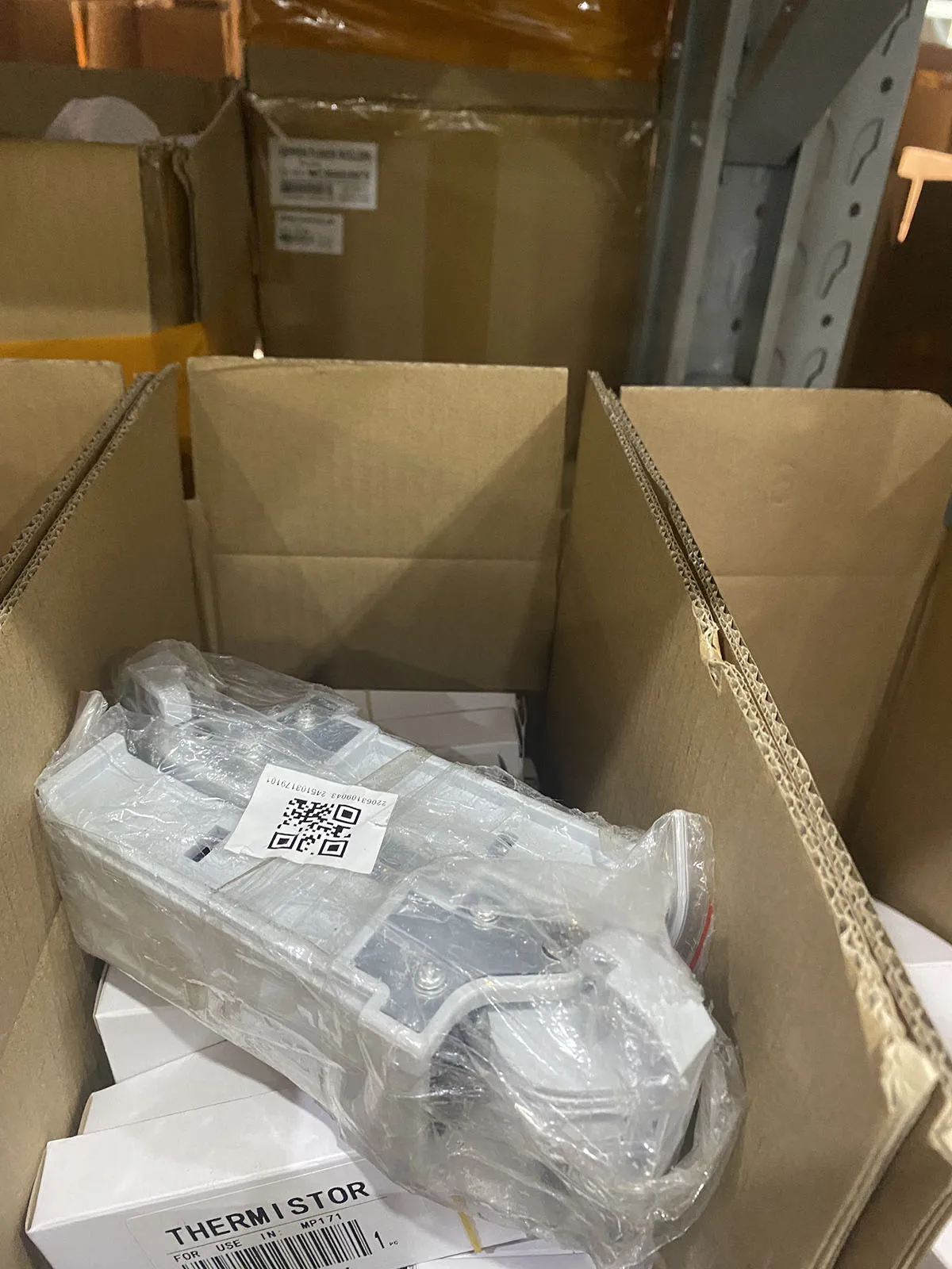 

1 комплект шарнира ADF в сборе CQ819-60011 для HP LaserJet Enterprise 700 Color M725 M775 MFP M725dn M725f M725z M775dn M775