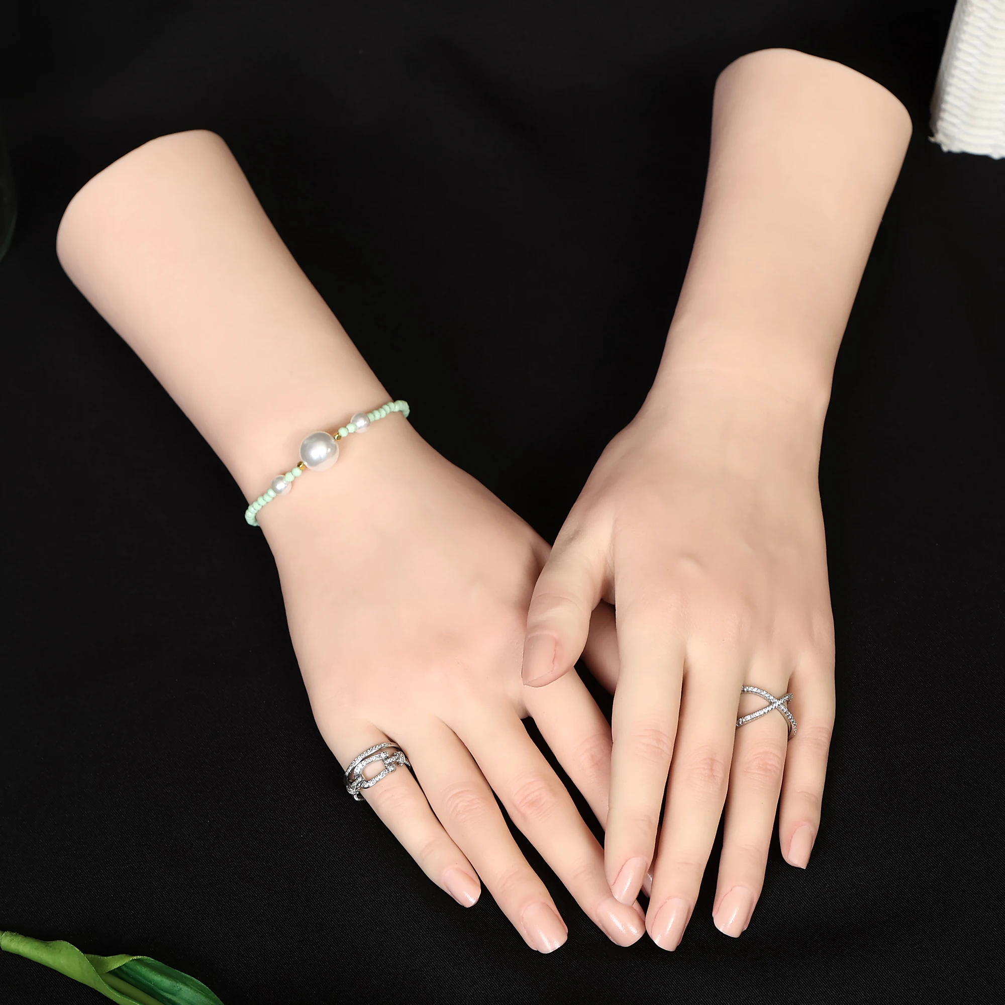 Zishine Silicone Female Hand Model Mannequin Finger Fake Nail Training Hand for Manicure DIY Salon Art Jewelry Display ZDWQ02