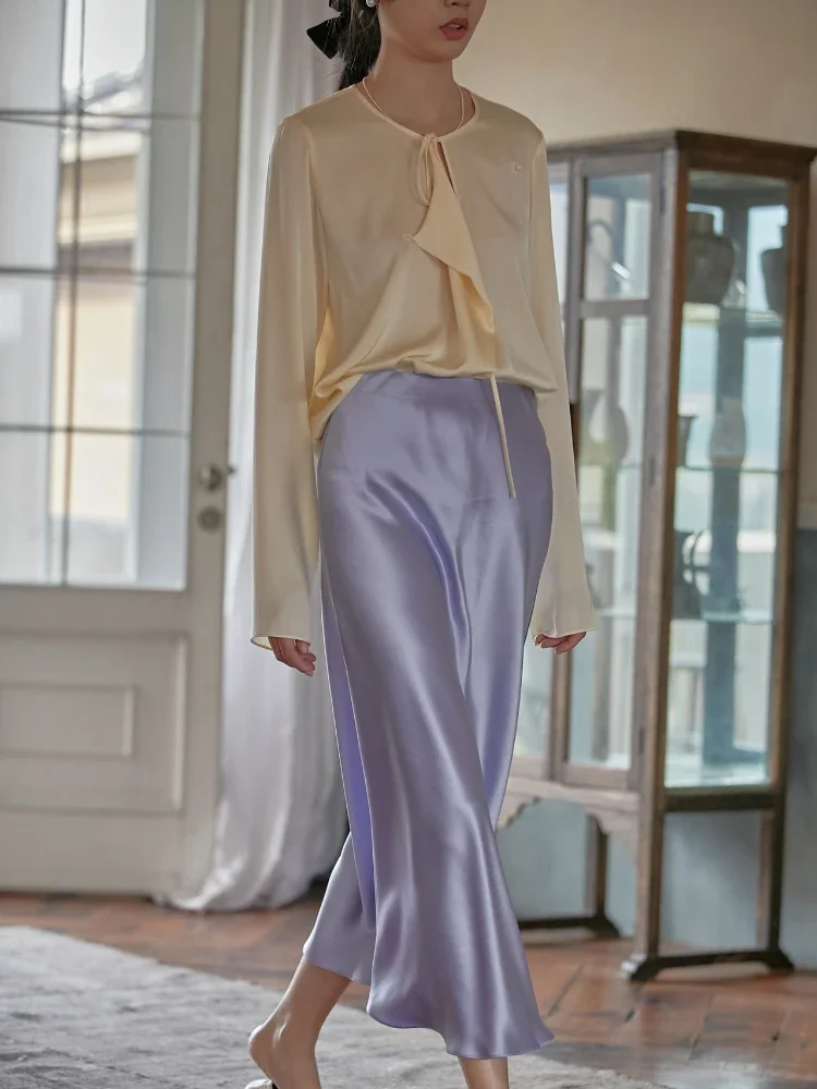 

Women's A-line Mid Length Skirt Made of Acetic Acid Satin, Silky Smooth and Drooping Showing Off Thinness