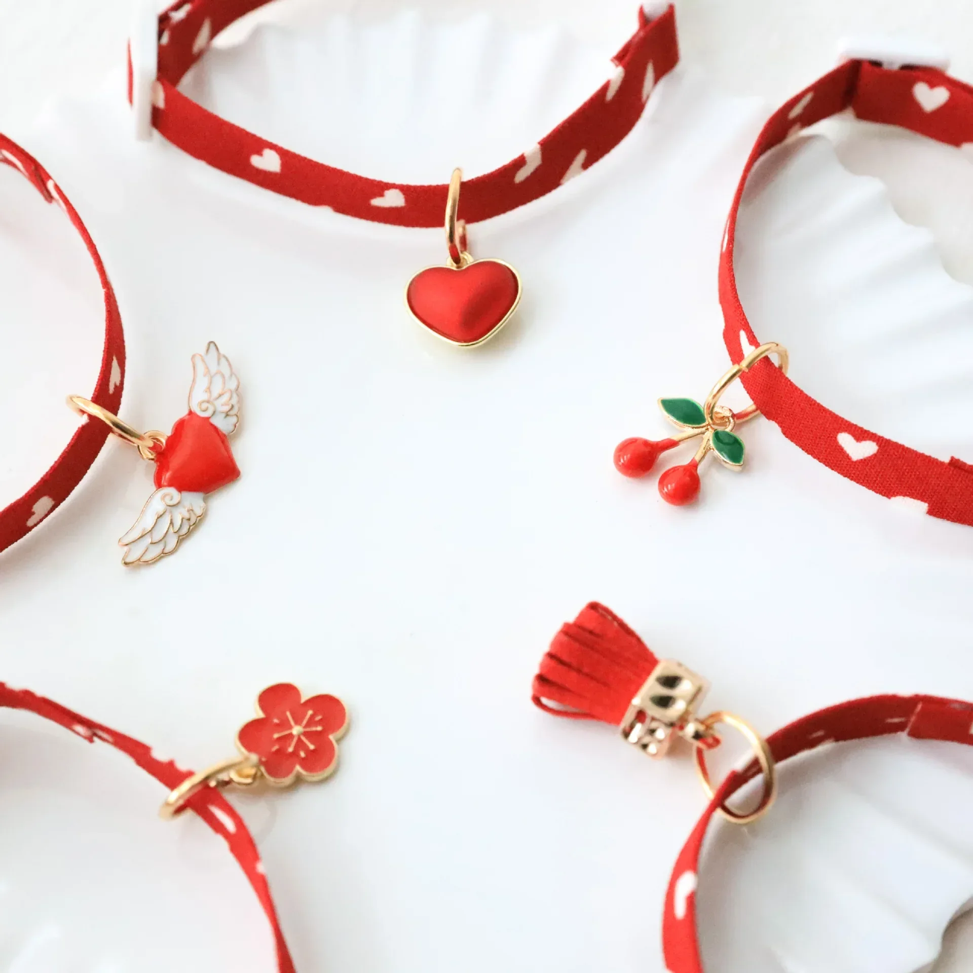 18-48 CM Small Cat Necklace Neck Collar Safety Breakaway Heart Shape Dog Tie Adjustable Strap for Puppy Kittens Collar with Bell