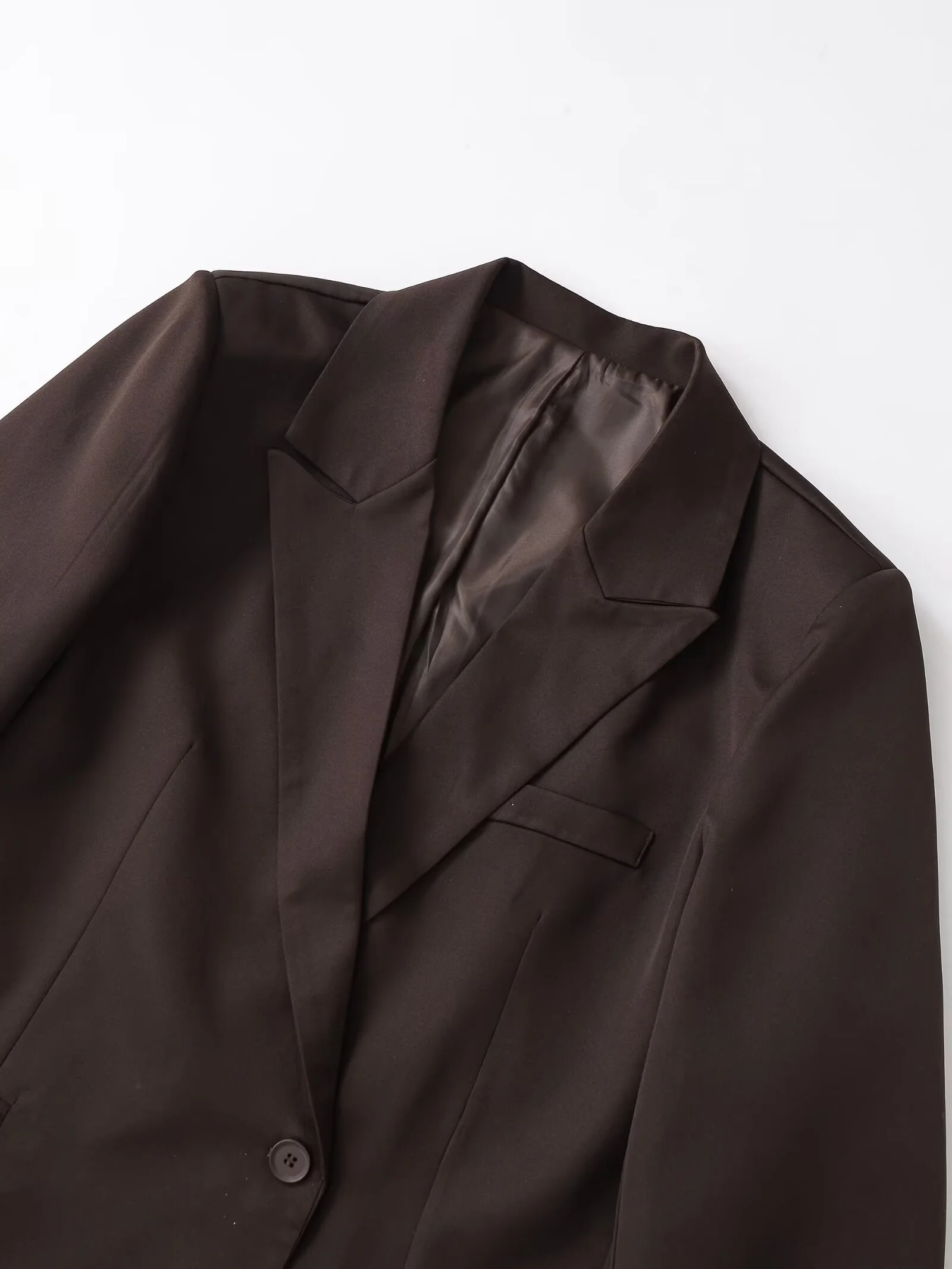 2025 Winter Neue frauen Casual Modische Einfache Vielseitige Revers Langarm Gepolsterte Schulter Lose Single Button Anzug Jacke