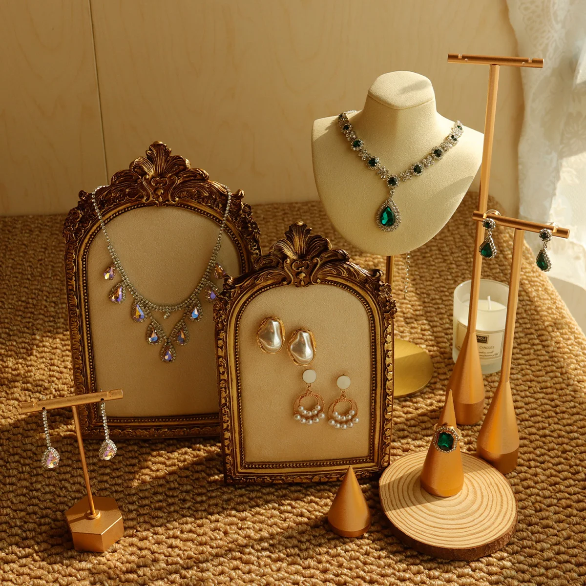 

Luxury Necklace Display Portrait Model Wooden Window Jewelry Displays Rack Counter Bracelet Ring Organizer Display Props