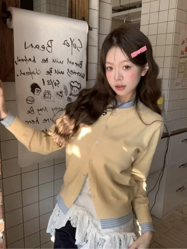 

Дизайнерский кардиган с цветовыми блоками, вязаный, с длинными рукавами, круглым вырезом, женский, весна 2026, в расслабленном стиле, имитация двухслойного свитера