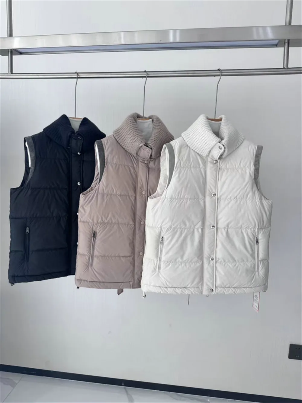 

25 Autumn/Winter New Women's Stand up Collar Zipper Versatile Warm Down Vest