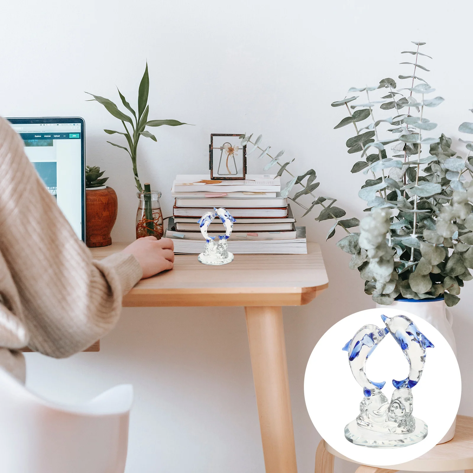 

Charming Dolphin Statue Elegant Craft Design for Indoor Desktop Decoration Living Space Wine Cabinet Study Shelf Display