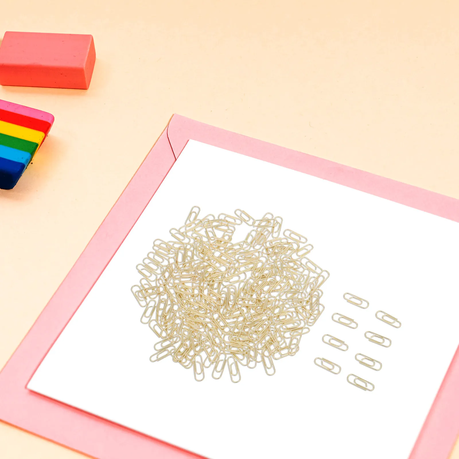 

200 шт. металлических золотых мини-скрепок для бумаги, декоративные зажимы для офиса, школы, документов, фотографий, рукоделия, оптом, маленькие золотые скрепки