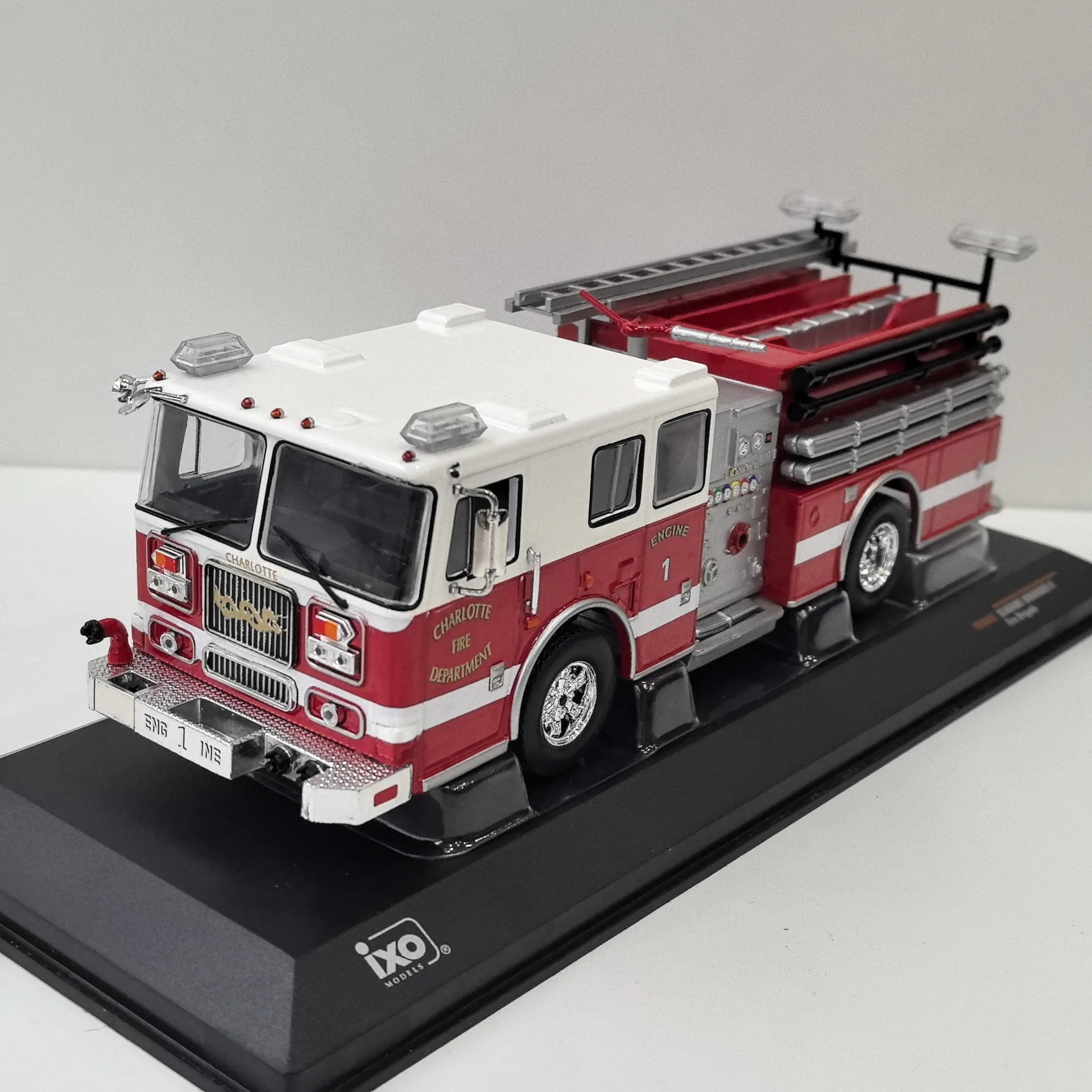 

Flaws Dicosta IXO масштаб 1:43 Seagrave Marauder II FIRE Brigade Pump Модель автомобиля из сплава Коллекционная игрушка Подарочный сувенир