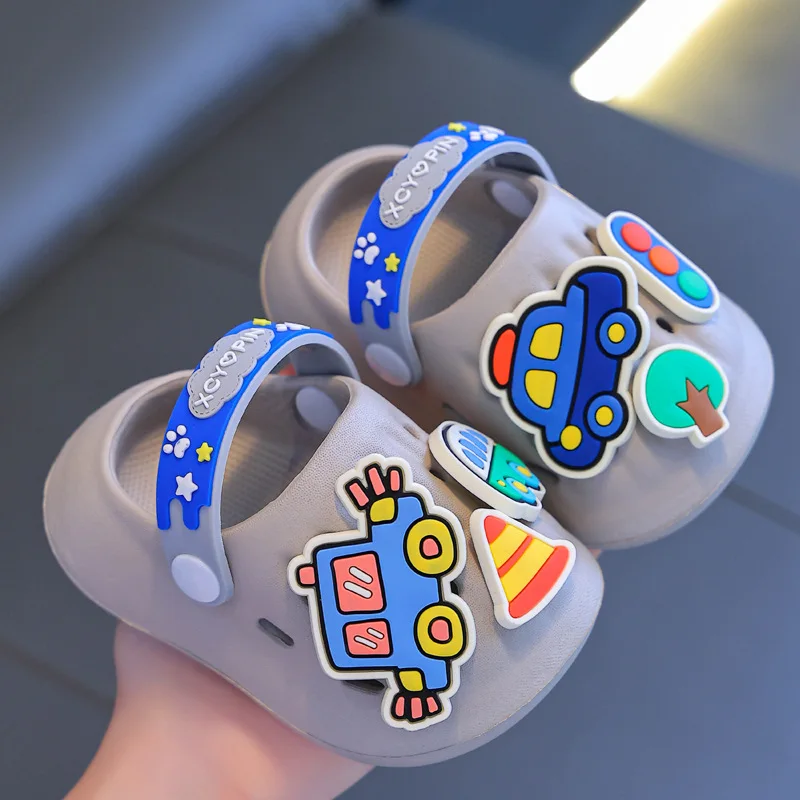 Letnie buty dziecięce chłopiec dziewczynka kapcie słodkie kreskówkowe miękkie dolne sandały dziecięce łazienka kapcie antypoślizgowe łazienka
