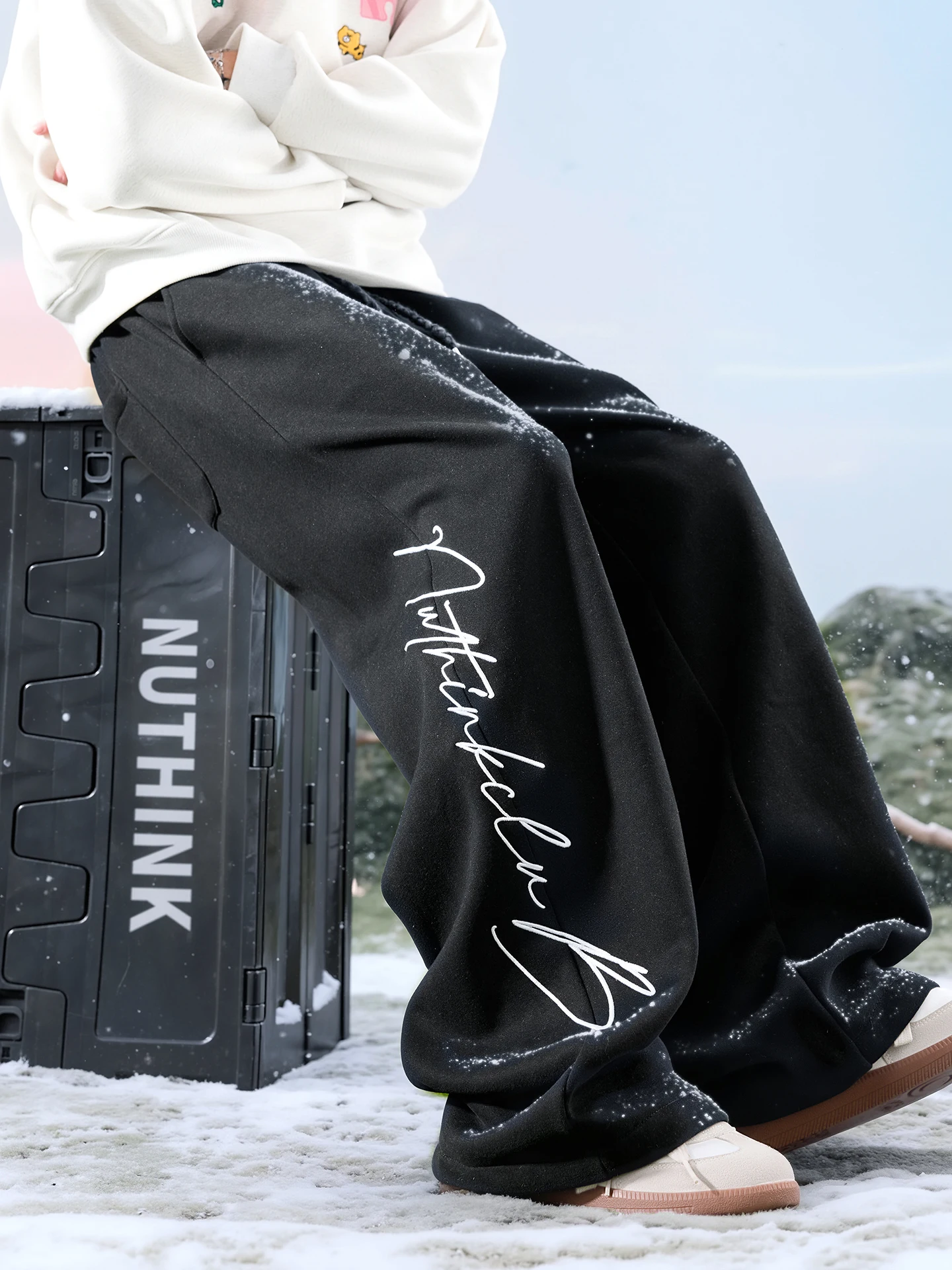 

Мужские брюки Nuthink American Streetwear с широкими штанинами, на флисовой подкладке, с вышивкой, весна 2026, комфортные, из мягкой хлопково-полиэстеровой смеси