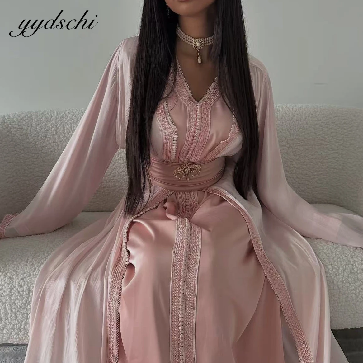 Caftan personnalisé moderne 2026 robe de bal rose simplement col en v Satin robes de soirée de Dubaï فستانmavera❤ ...........