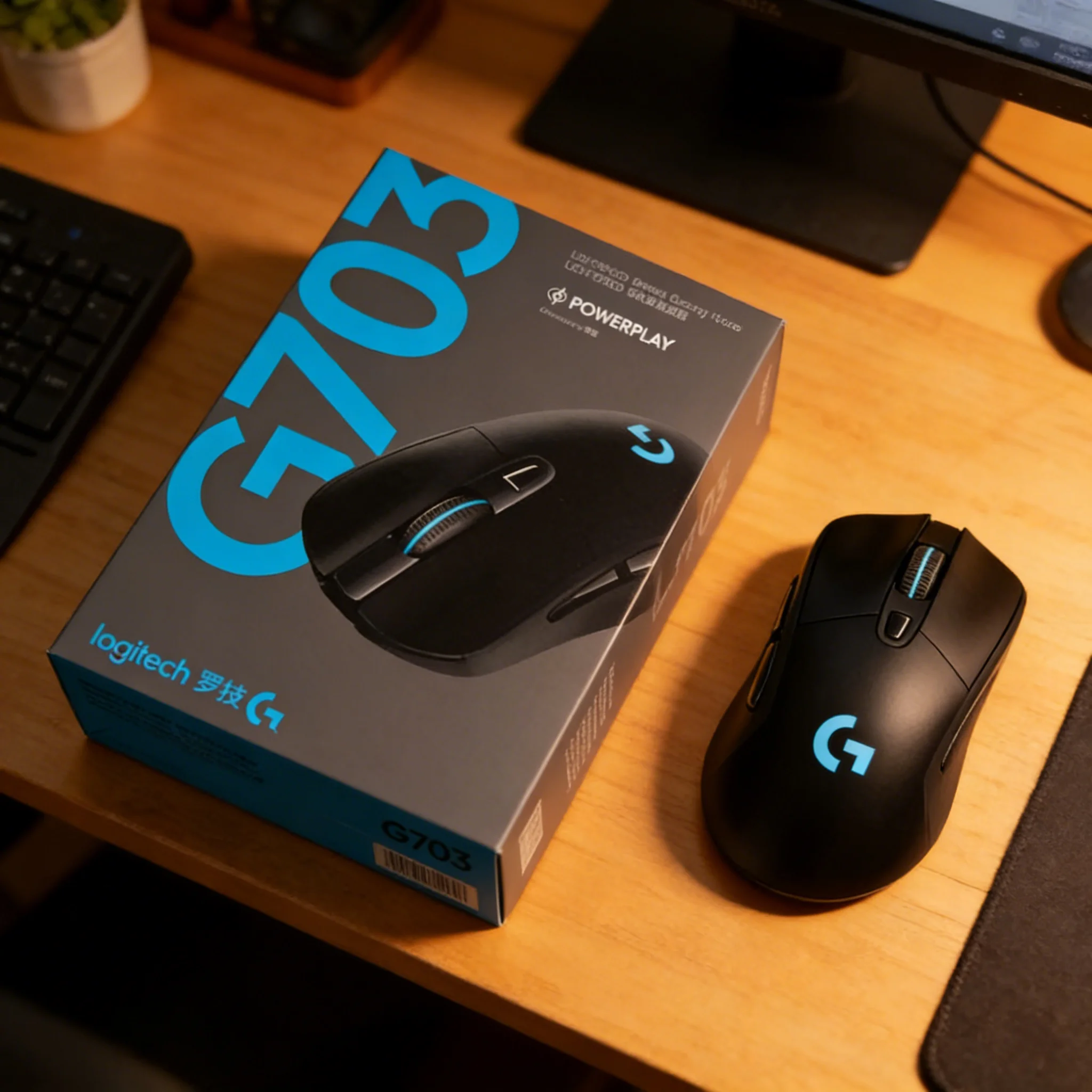 

Logitech G703 LIGHTSPEED Wireless Gaming Mouse 25600 DPI RGB Lightsync Ergonomic 95g Hero 25K Sensor Programmable Buttons