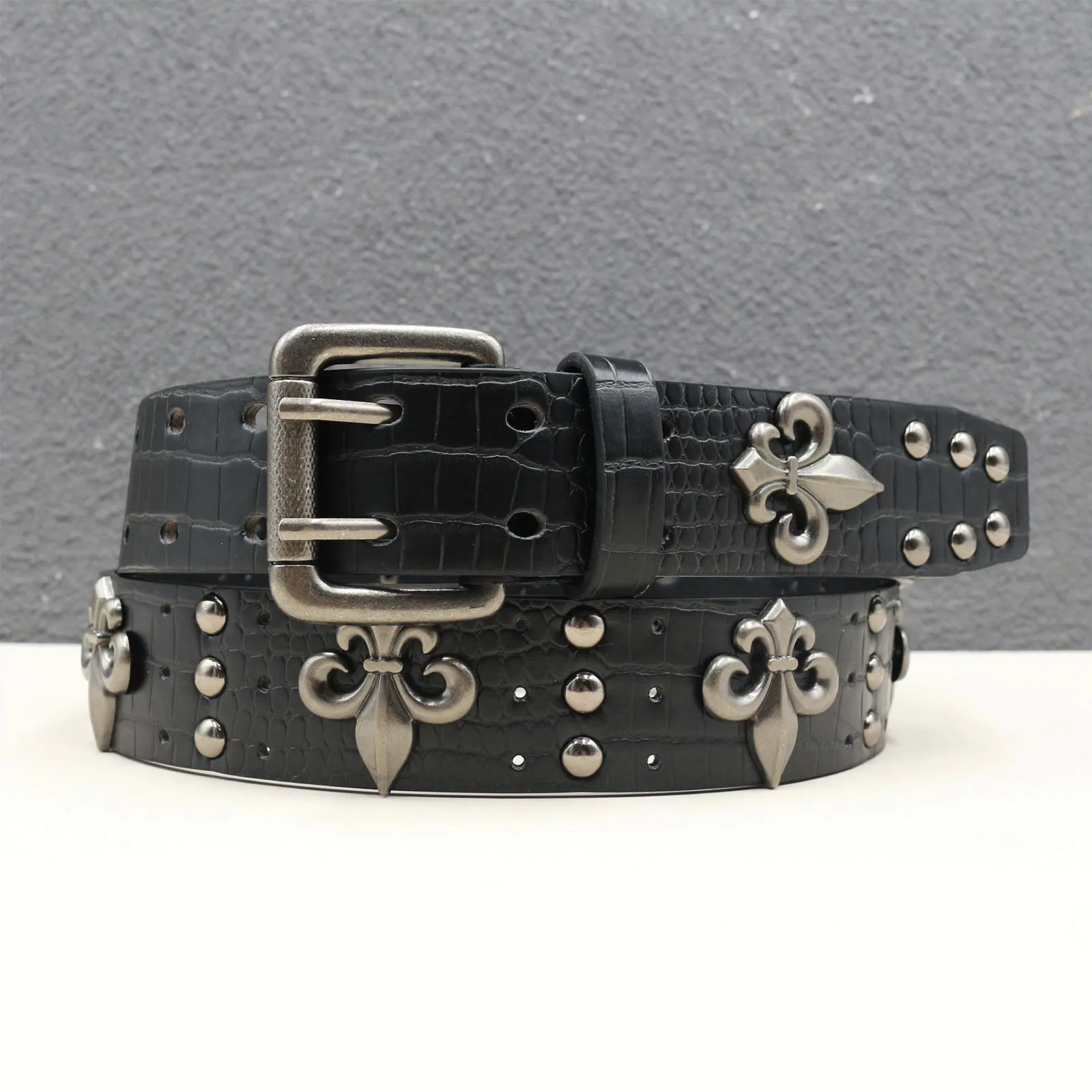 Double-needle buckle belt with heavy black crocodile pattern  Goth Skeleton Rivet Belt Trend Punk Hip-hop Belt Y2K Style Belt