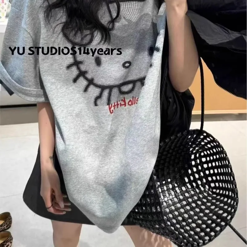 

Летняя футболка из чистого хлопка с принтом «Hello Kitty» и короткими рукавами, универсальные свободные серые топы в стиле ретро, футболки с графикой, женская одежда