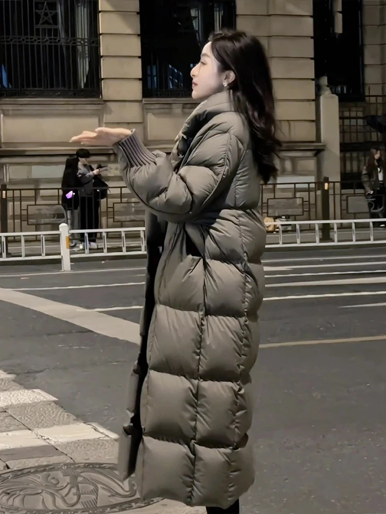 

Свободный белый пуховик прямого кроя с воротником-стойкой на магнитных кнопках, утепленный, зимний, женское пальто