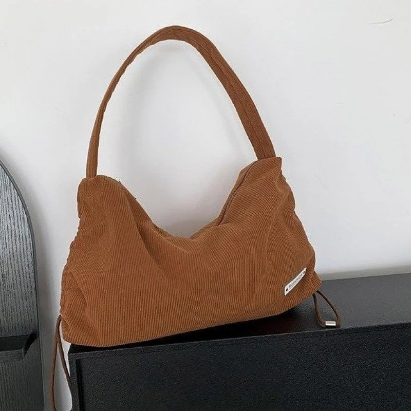 

Trendy Elegant Crossbody Bag For Ladies With A Casual Design And Luxury Leather Material