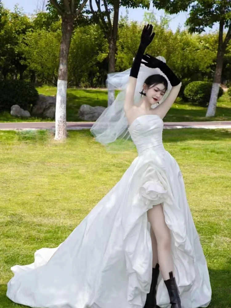 

Свадебное платье в стиле принцессы без бретелек для выездных фотосессий, короткое спереди, длинное сзади, для коротких свадебных церемоний